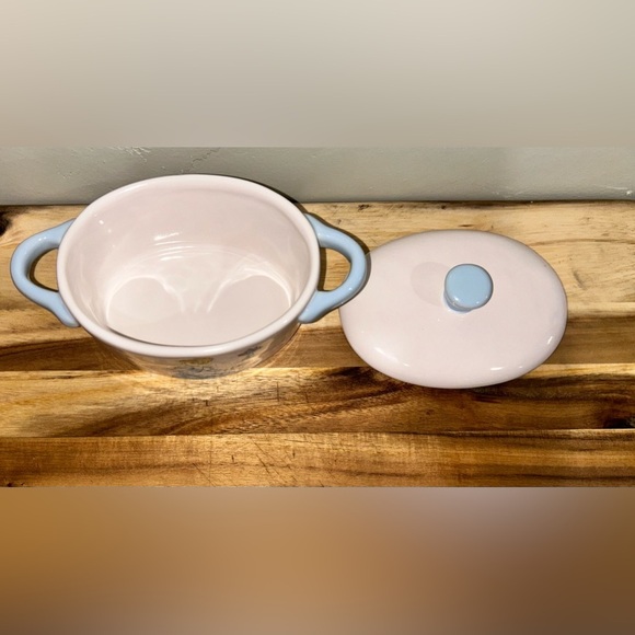 Rae Dunn Disney Princess dish featuring Cinderella. Gorgeous design. Lid. NEW! - Picture 8 of 12